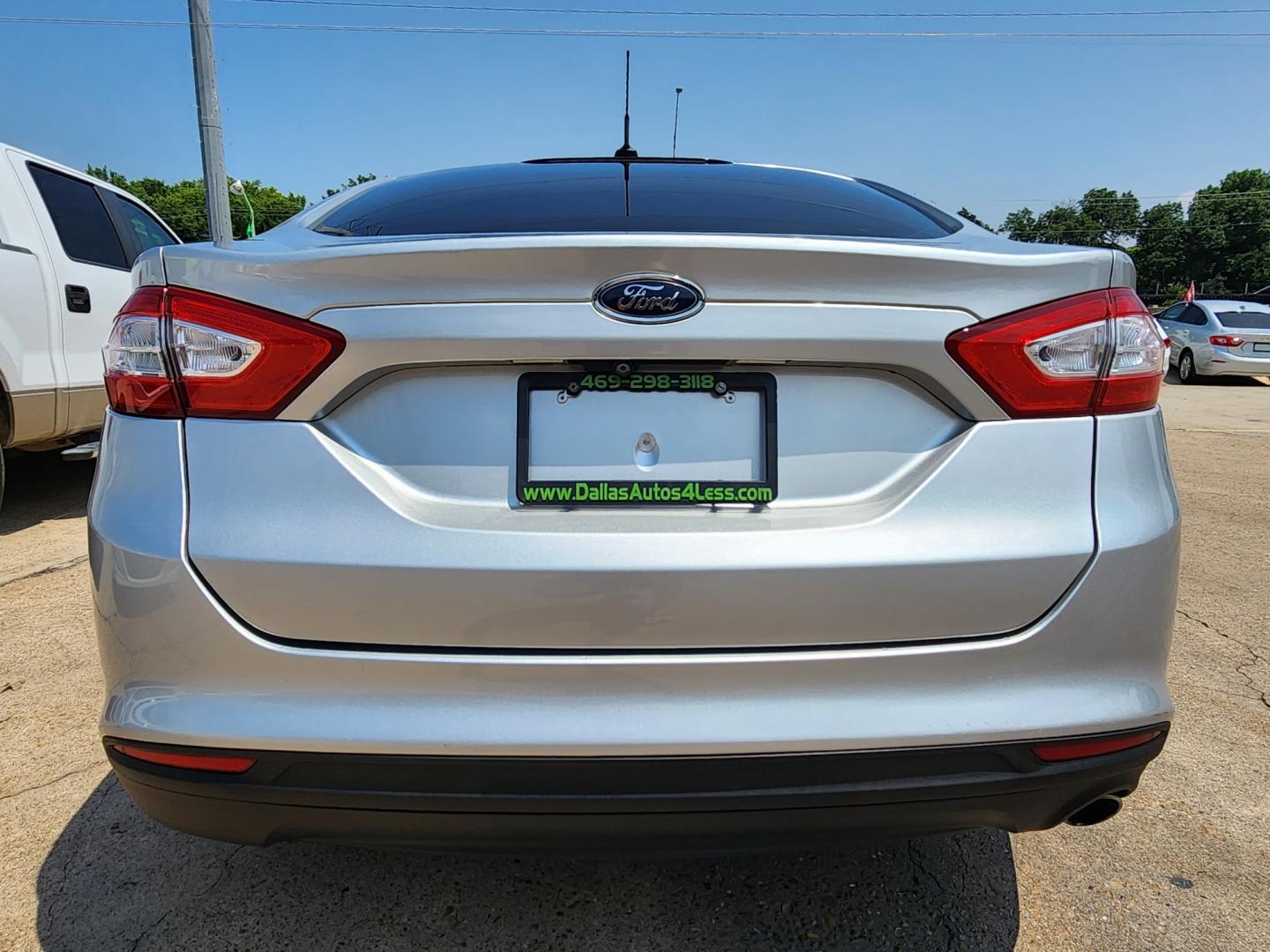 2016 SILVER /GRAY Ford Fusion (3FA6P0G70GR) , located at 2660 S.Garland Avenue	, Garland, TX, 75041, (469) 298-3118, 32.885387, -96.656776 - CASH$$$$$ CAR! This is a 2016 FORD FUSION S SEDAN! SUPER CLEAN! BACK UP CAMERA! BLUETOOTH! Come in for a test drive today. We are open from 10am-7pm Monday-Saturday. Call or text us with any questions at 469-202-7468, or email us at dallasautos4less@gmail.com. - Photo#4